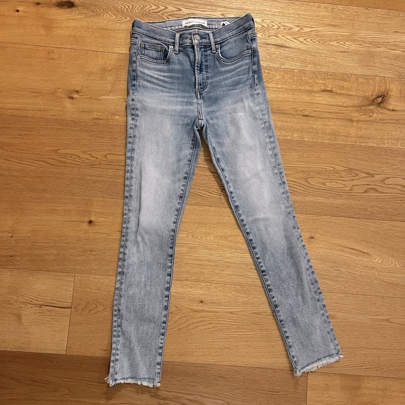 Aritzia Denim Forum Nico mid rise skinny crop light wash stretch size 25 - Picture 5 of 5